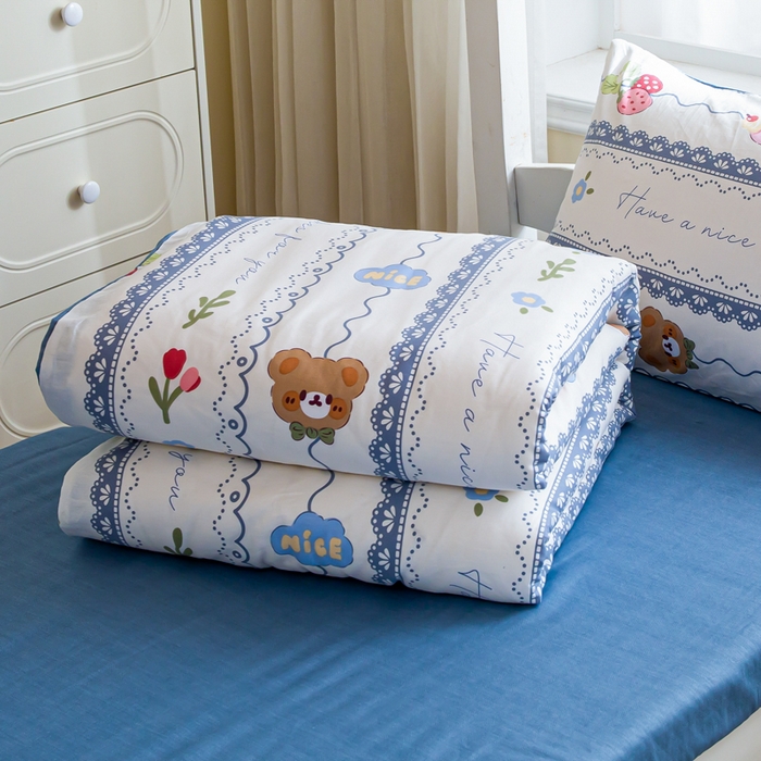 91家纺网 家纺一手货源 找家纺 简冠家纺 2025新款全棉学生三件套宿舍三件套纯棉学生床垫羽丝绒被子被芯 奶油小熊