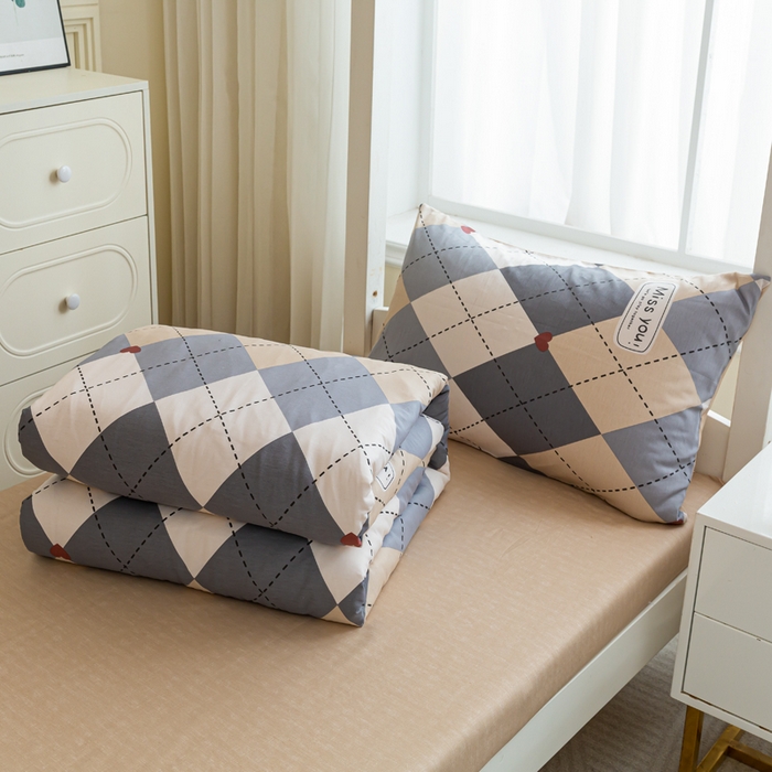 91家纺网 家纺一手货源 找家纺 简冠家纺 2025新款全棉学生三件套宿舍三件套纯棉学生床垫羽丝绒被子被芯 文景