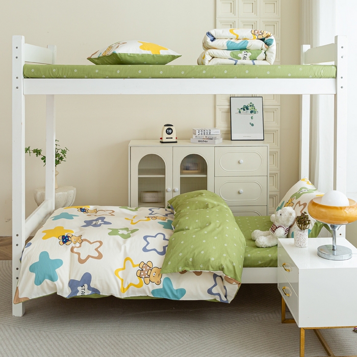 91家纺网 家纺一手货源 找家纺 简冠家纺 2025新款全棉学生三件套宿舍三件套纯棉学生床垫羽丝绒被子被芯 星星熊