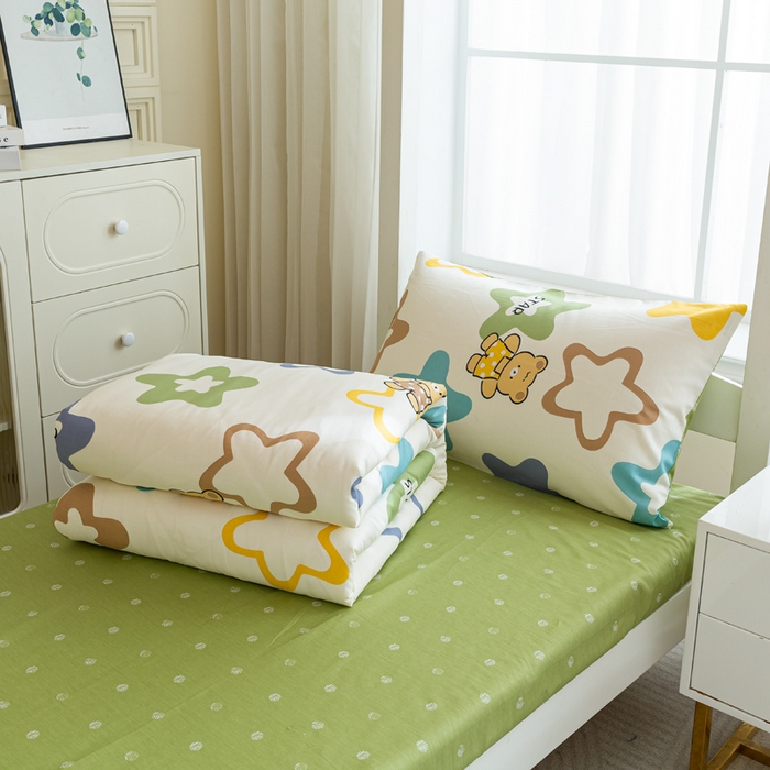 91家纺网 家纺一手货源 找家纺 简冠家纺 2025新款全棉学生三件套宿舍三件套纯棉学生床垫羽丝绒被子被芯 星星熊