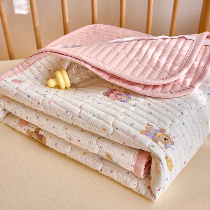 91家纺网 家纺一手货源 找家纺 X猫先生 2025新款全棉双层纱婴幼儿童床盖夹棉床单睡垫薄床垫子母婴级 幸运小伙伴