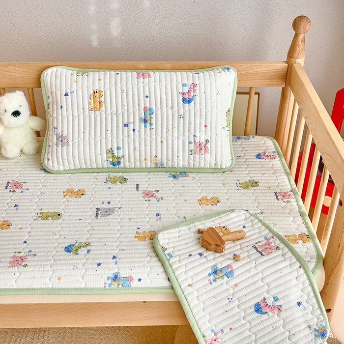 91家纺网 家纺一手货源 找家纺 X猫先生 2025新款全棉双层纱婴幼儿童床盖夹棉床单睡垫薄床垫子母婴级 冒险侏罗纪