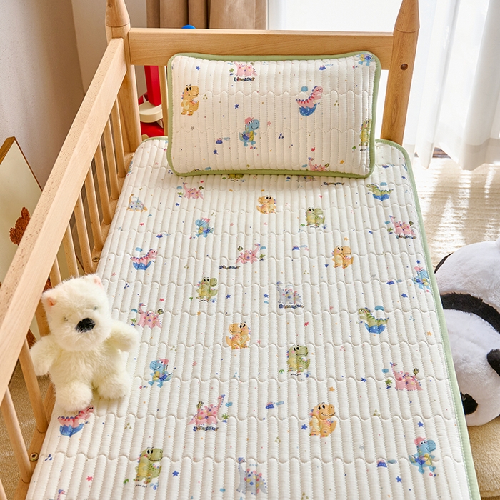 91家纺网 家纺一手货源 找家纺 X猫先生 2025新款全棉双层纱婴幼儿童床盖夹棉床单睡垫薄床垫子母婴级 冒险侏罗纪