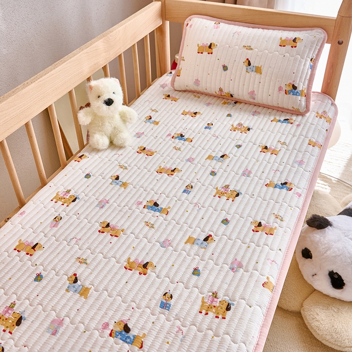 91家纺网 家纺一手货源 找家纺 （总）X猫先生 2025新款全棉双层纱婴幼儿童床盖夹棉床单睡垫薄床垫子母婴级