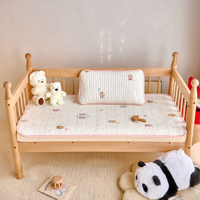 91家纺网 家纺一手货源 找家纺 X猫先生 2025新款全棉双层纱婴幼儿童床盖夹棉床单睡垫薄床垫子母婴级 幸运小伙伴