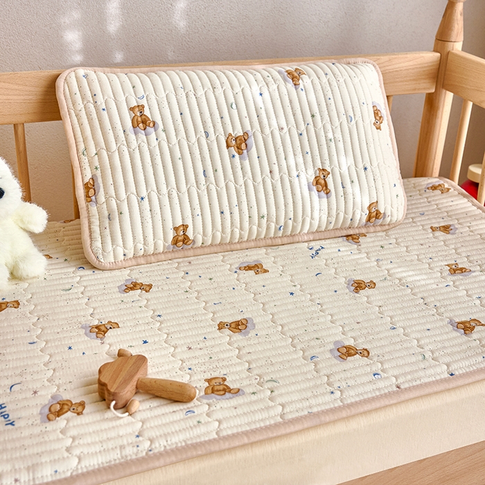 91家纺网 家纺一手货源 找家纺 X猫先生 2025新款全棉双层纱婴幼儿童床盖夹棉床单睡垫薄床垫子母婴级 晚安小熊