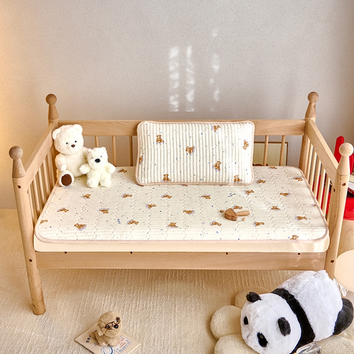 91家纺网 家纺一手货源 找家纺 X猫先生 2025新款全棉双层纱婴幼儿童床盖夹棉床单睡垫薄床垫子母婴级 晚安小熊