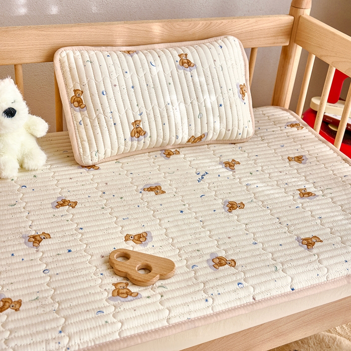 91家纺网 家纺一手货源 找家纺 X猫先生 2025新款全棉双层纱婴幼儿童床盖夹棉床单睡垫薄床垫子母婴级 晚安小熊