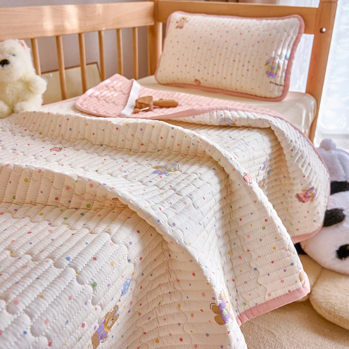 91家纺网 家纺一手货源 找家纺 X猫先生 2025新款全棉双层纱婴幼儿童床盖夹棉床单睡垫薄床垫子母婴级 幸运小伙伴