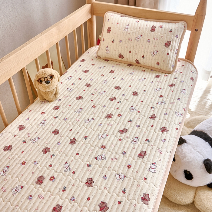 91家纺网 家纺一手货源 找家纺 X猫先生 2025新款全棉双层纱婴幼儿童床盖夹棉床单睡垫薄床垫子母婴级 甜卡日常