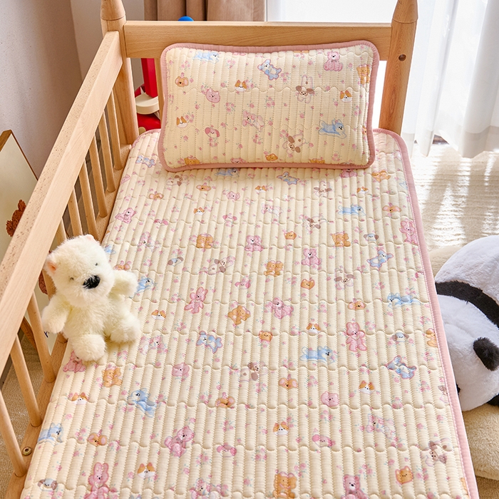 91家纺网 家纺一手货源 找家纺 X猫先生 2025新款全棉双层纱婴幼儿童床盖夹棉床单睡垫薄床垫子母婴级 花漾小熊