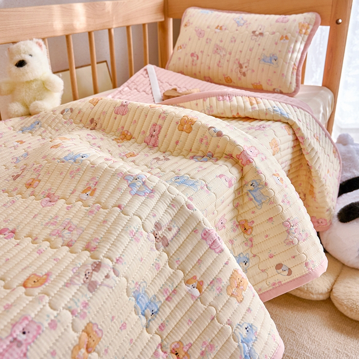 91家纺网 家纺一手货源 找家纺 X猫先生 2025新款全棉双层纱婴幼儿童床盖夹棉床单睡垫薄床垫子母婴级 花漾小熊