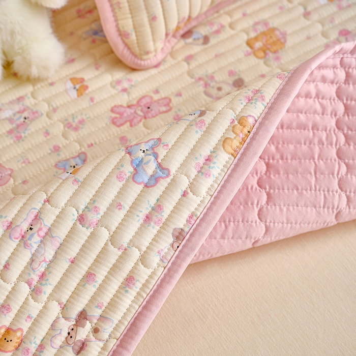 91家纺网 家纺一手货源 找家纺 X猫先生 2025新款全棉双层纱婴幼儿童床盖夹棉床单睡垫薄床垫子母婴级 花漾小熊