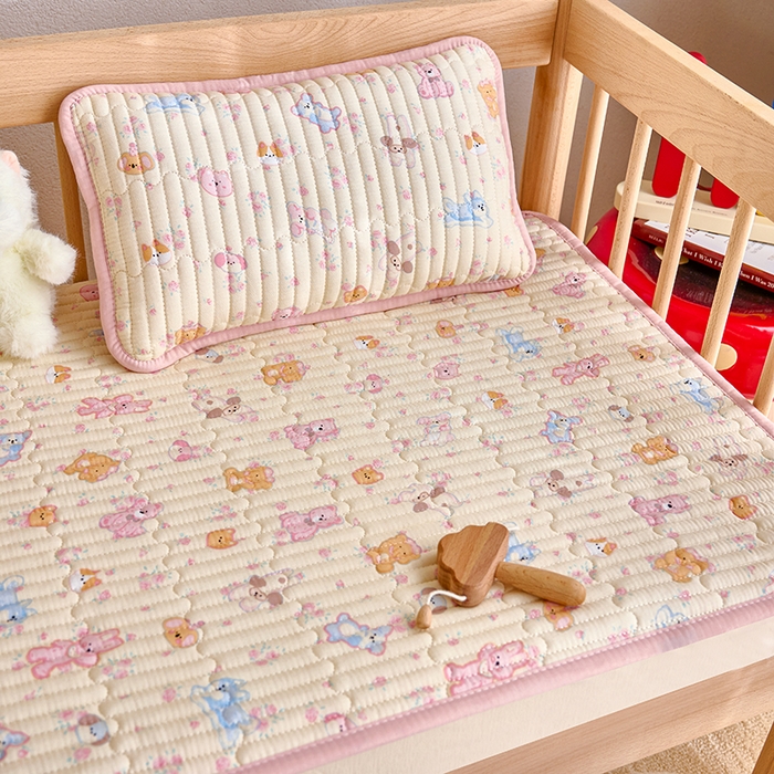 91家纺网 家纺一手货源 找家纺 X猫先生 2025新款全棉双层纱婴幼儿童床盖夹棉床单睡垫薄床垫子母婴级 花漾小熊