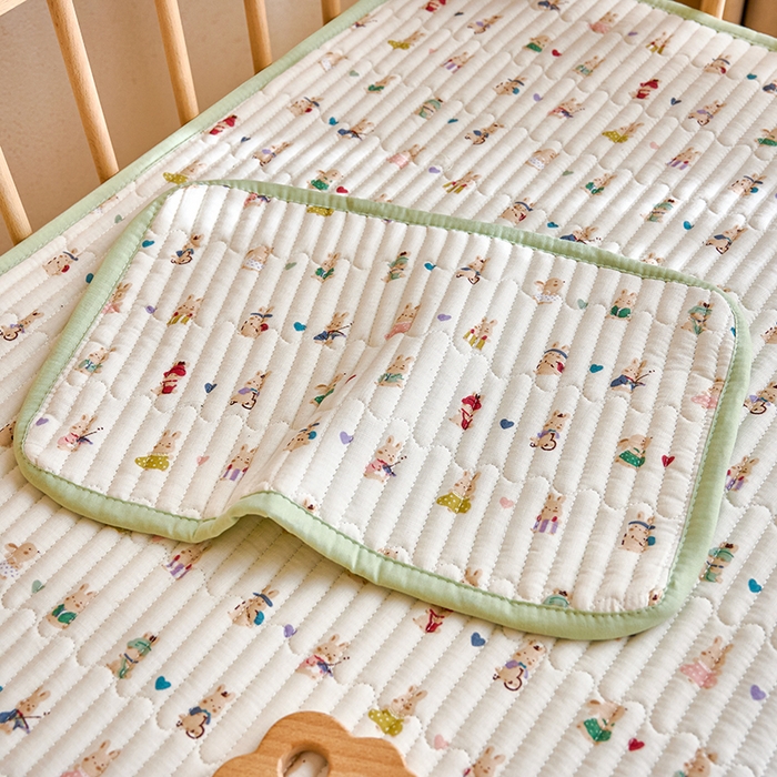 91家纺网 家纺一手货源 找家纺 X猫先生 2025新款全棉双层纱婴幼儿童床盖夹棉床单睡垫薄床垫子母婴级 甜心兔乐园