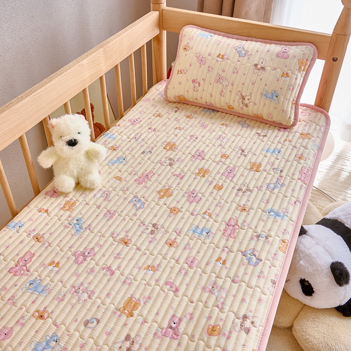 91家纺网 家纺一手货源 找家纺 X猫先生 2025新款全棉双层纱婴幼儿童床盖夹棉床单睡垫薄床垫子母婴级 花漾小熊