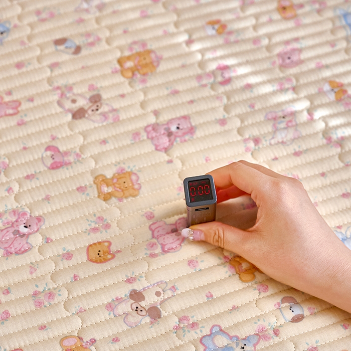 91家纺网 家纺一手货源 找家纺 X猫先生 2025新款全棉双层纱婴幼儿童床盖夹棉床单睡垫薄床垫子母婴级 花漾小熊