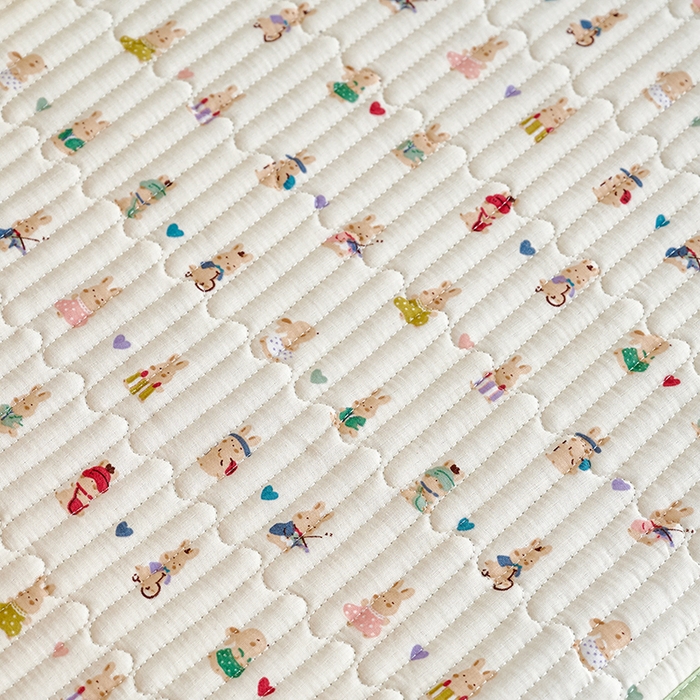 91家纺网 家纺一手货源 找家纺 X猫先生 2025新款全棉双层纱婴幼儿童床盖夹棉床单睡垫薄床垫子母婴级 甜心兔乐园