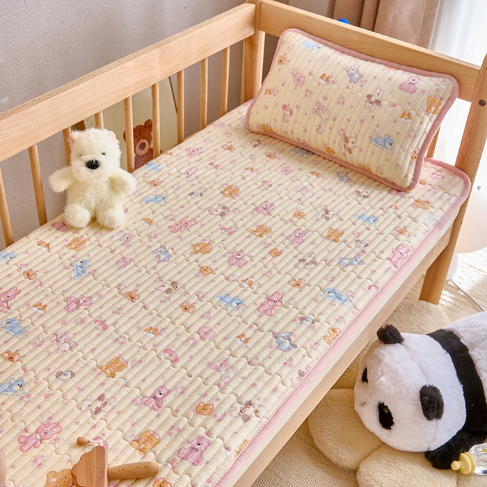 91家纺网 家纺一手货源 找家纺 X猫先生 2025新款全棉双层纱婴幼儿童床盖夹棉床单睡垫薄床垫子母婴级 花漾小熊