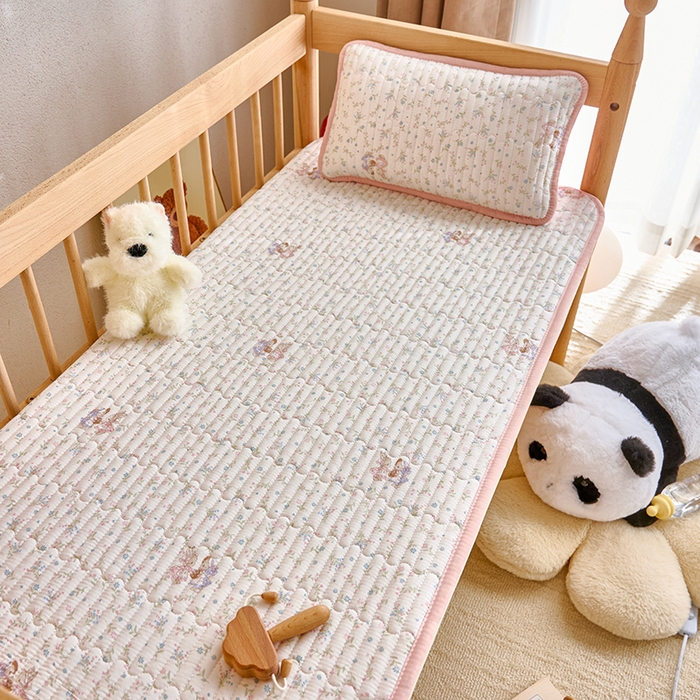 91家纺网 家纺一手货源 找家纺 X猫先生 2025新款全棉双层纱婴幼儿童床盖夹棉床单睡垫薄床垫子母婴级 田园兔