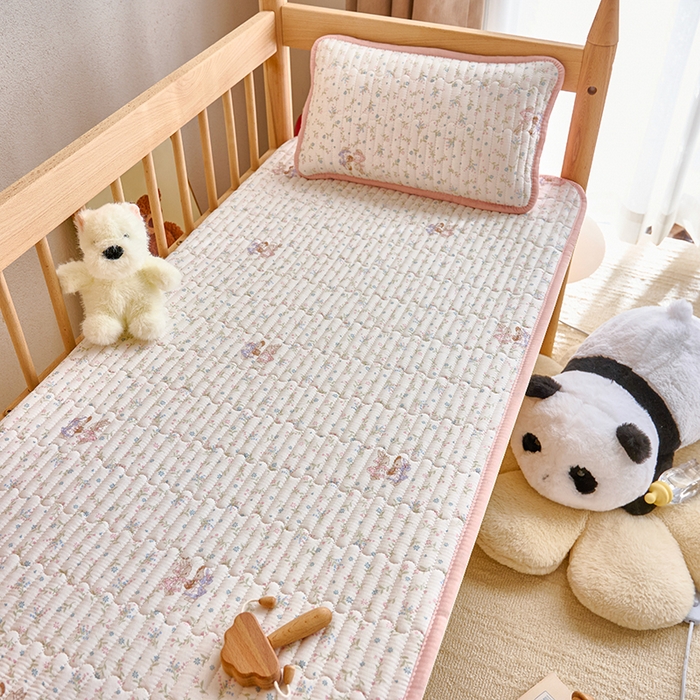 91家纺网 家纺一手货源 找家纺 X猫先生 2025新款全棉双层纱婴幼儿童床盖夹棉床单睡垫薄床垫子母婴级 田园兔