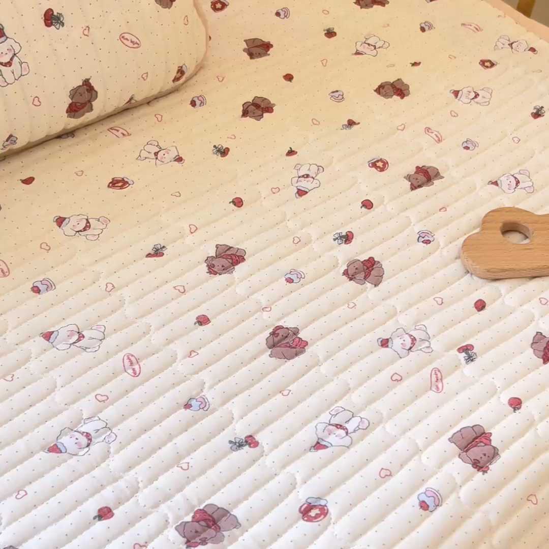 91家纺网 家纺一手货源 找家纺 X猫先生 2025新款全棉双层纱婴幼儿童床盖夹棉床单睡垫薄床垫子母婴级 甜卡日常