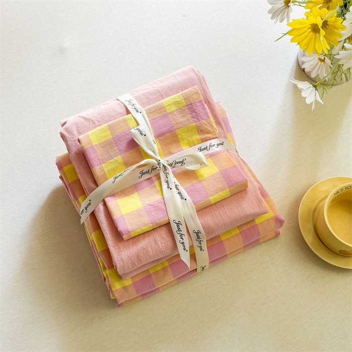 91家纺网 家纺一手货源 找家纺 美尔惠家纺 2025直播热款无印风色织水洗四件套简约格子款学生宿舍三件套床单款 粉黄中格