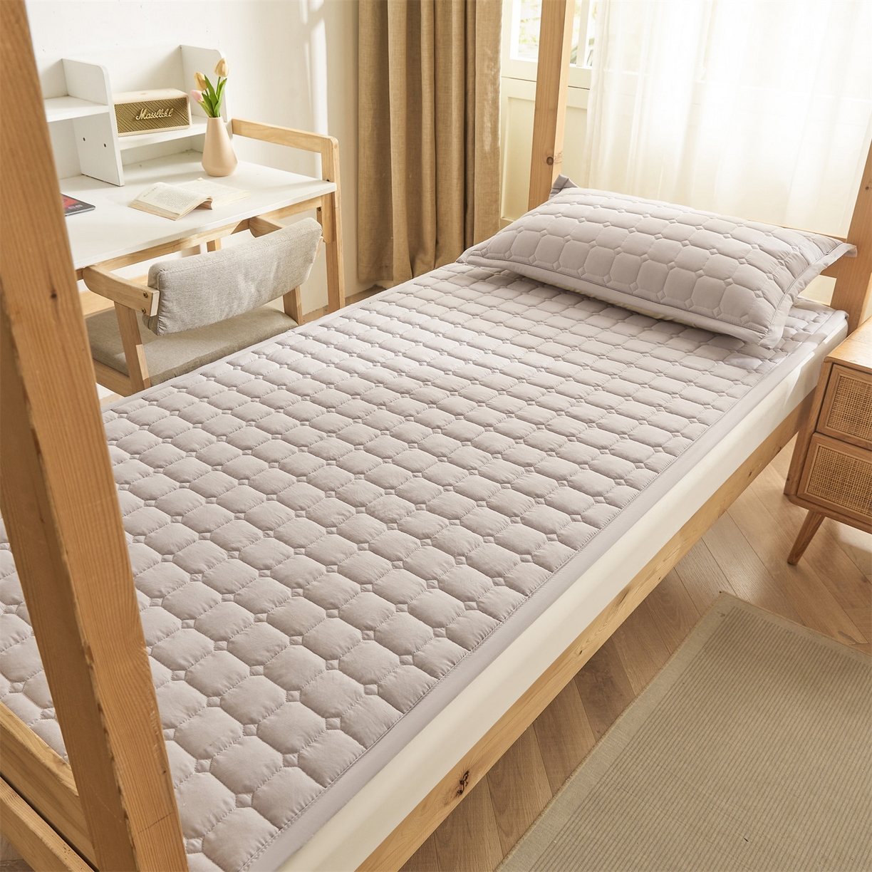 91家纺网 家纺一手货源 找家纺 恒爱家纺 2025新款学生季糯糯棉纯色床护垫 灰