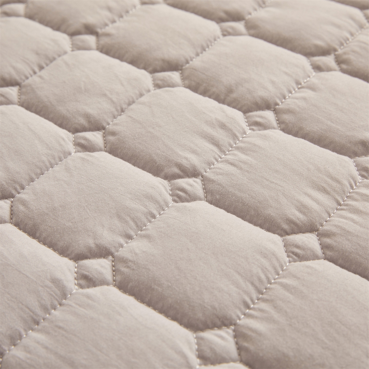 91家纺网 家纺一手货源 找家纺 恒爱家纺 2025新款学生季糯糯棉纯色床护垫 灰