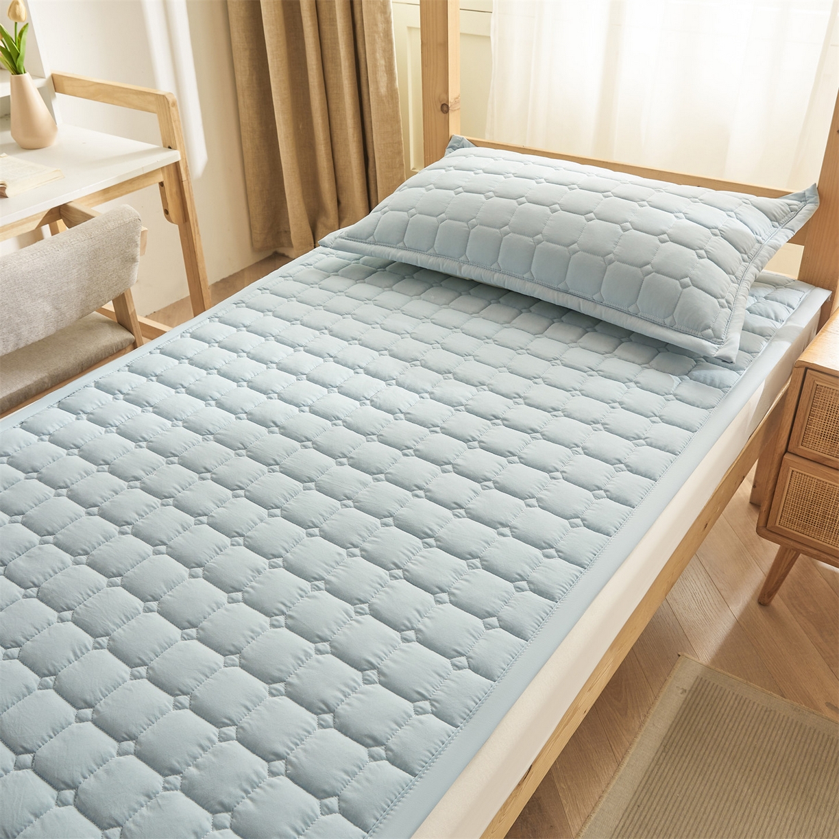 91家纺网 家纺一手货源 找家纺 恒爱家纺 2025新款学生季糯糯棉纯色床护垫 蓝