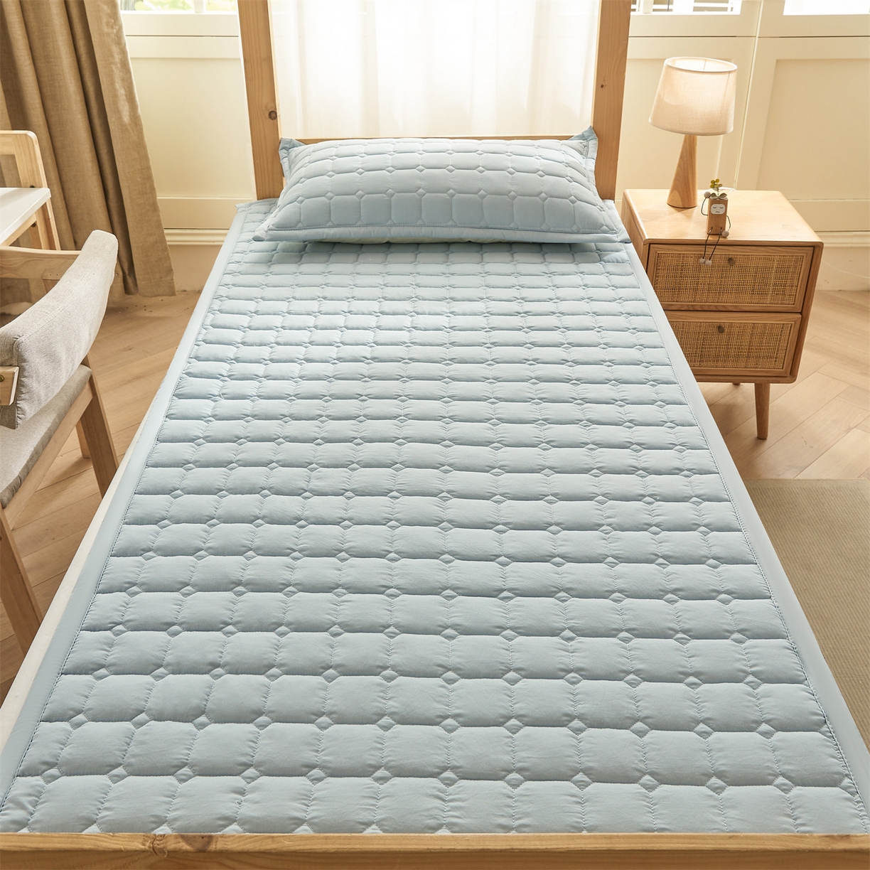 91家纺网 家纺一手货源 找家纺 恒爱家纺 2025新款学生季糯糯棉纯色床护垫 蓝