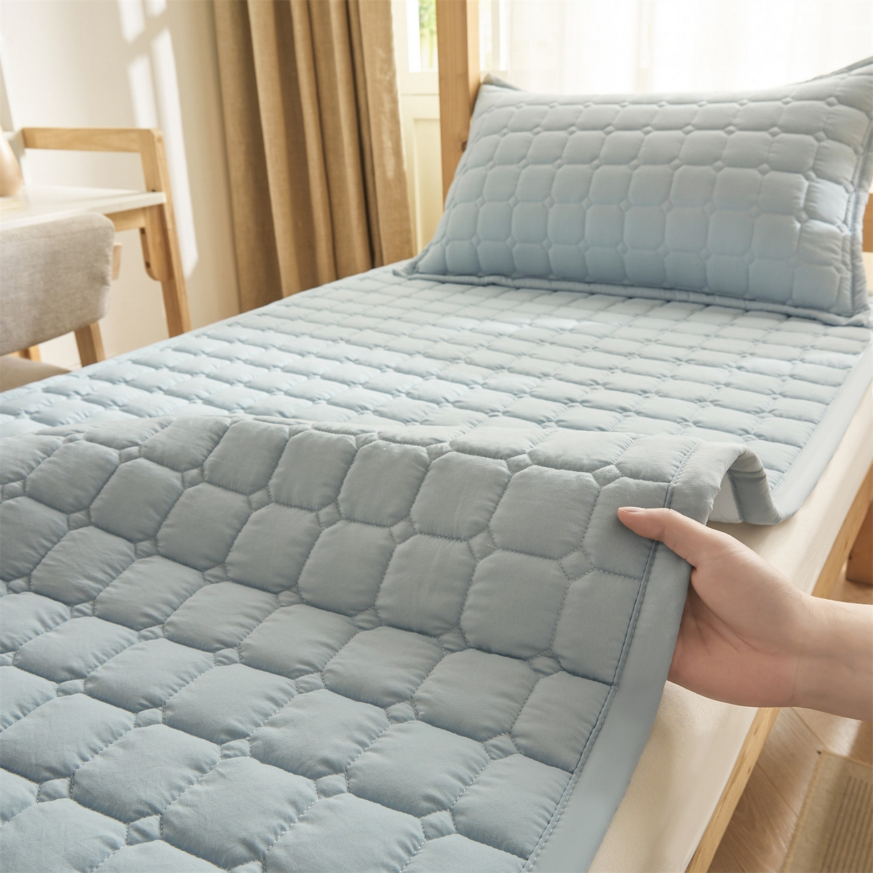 91家纺网 家纺一手货源 找家纺 恒爱家纺 2025新款学生季糯糯棉纯色床护垫 蓝