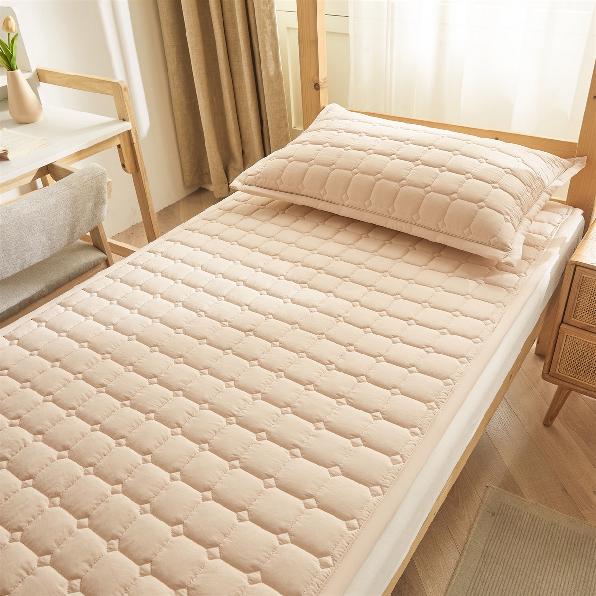 91家纺网 家纺一手货源 找家纺 恒爱家纺 2025新款学生季糯糯棉纯色床护垫 奶油咖