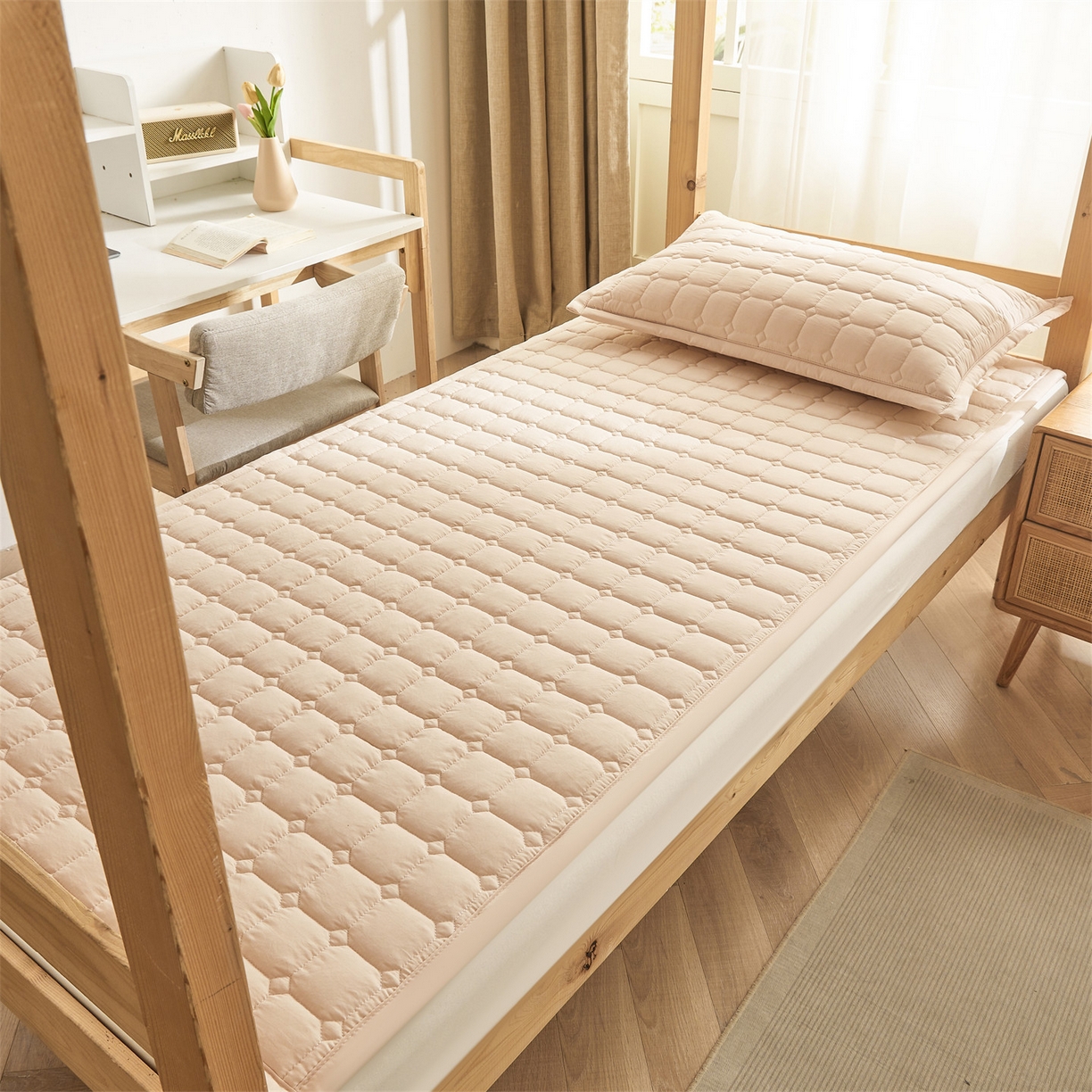 91家纺网 家纺一手货源 找家纺 恒爱家纺 2025新款学生季糯糯棉纯色床护垫 奶油咖