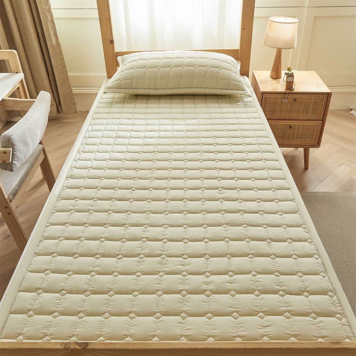 91家纺网 家纺一手货源 找家纺 恒爱家纺 2025新款学生季糯糯棉纯色床护垫 浅绿