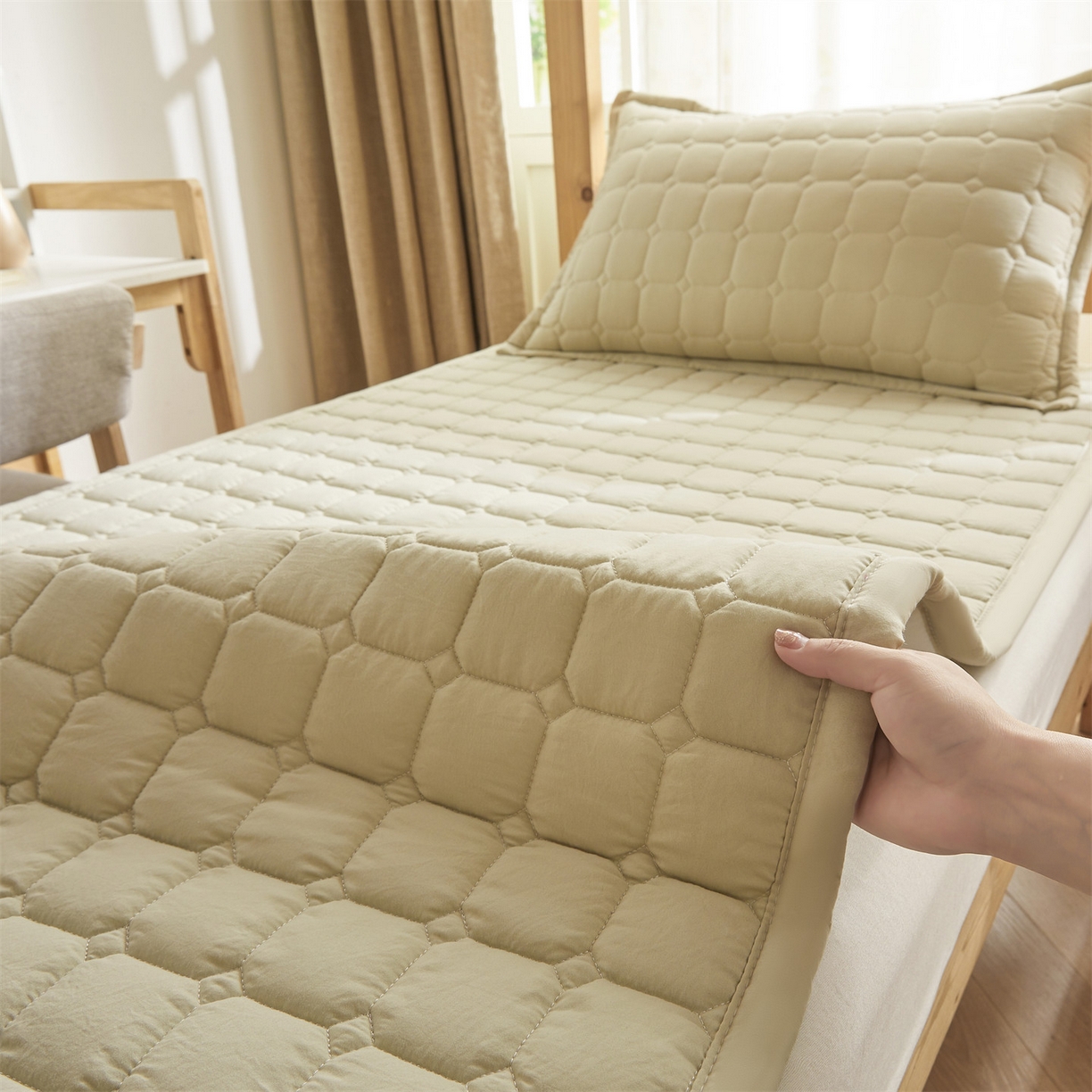 91家纺网 家纺一手货源 找家纺 恒爱家纺 2025新款学生季糯糯棉纯色床护垫 浅绿