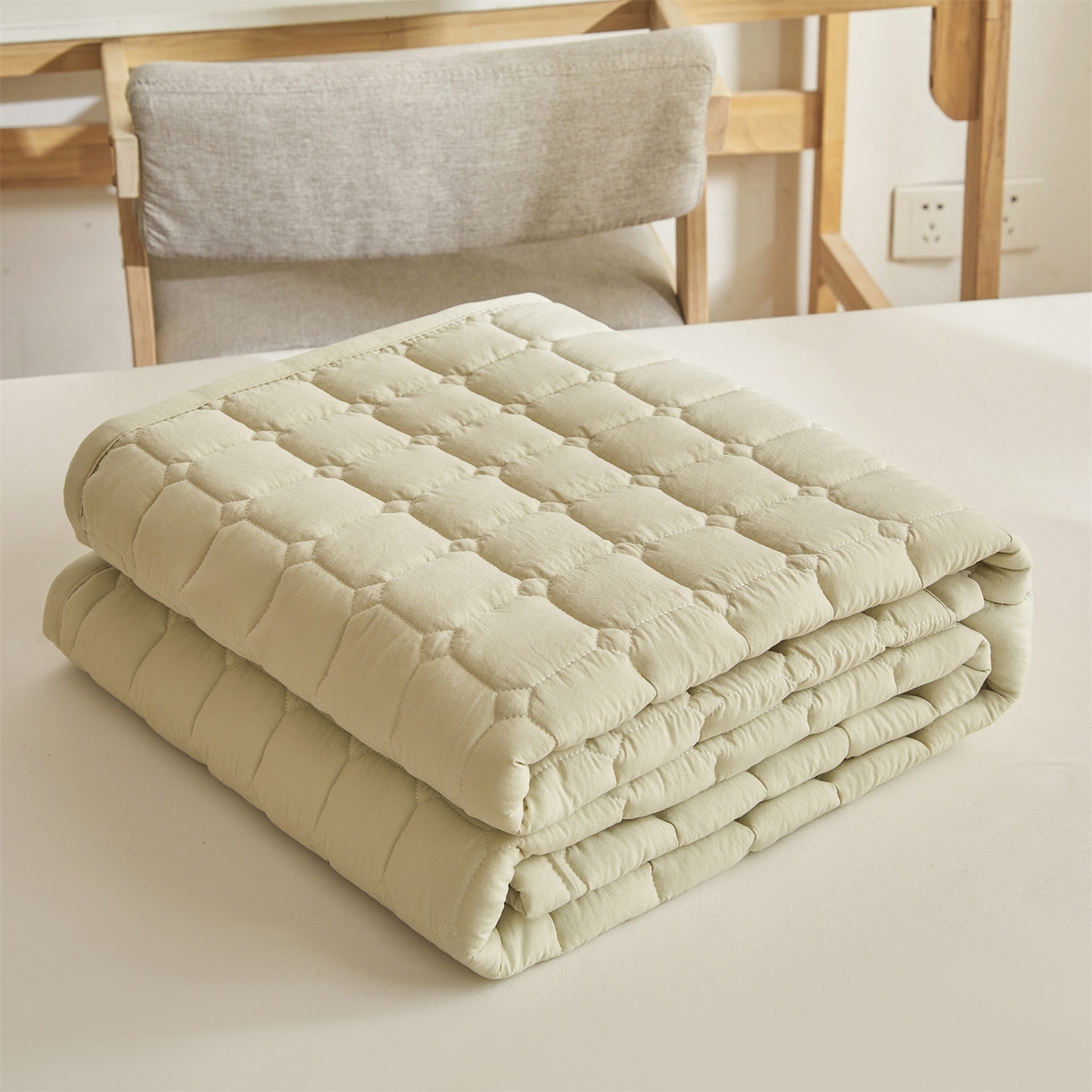 91家纺网 家纺一手货源 找家纺 恒爱家纺 2025新款学生季糯糯棉纯色床护垫 浅绿