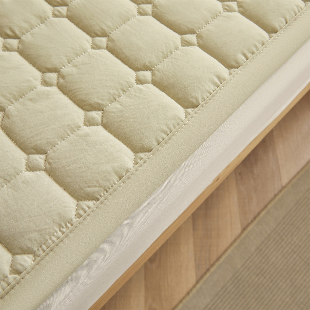 91家纺网 家纺一手货源 找家纺 恒爱家纺 2025新款学生季糯糯棉纯色床护垫 浅绿