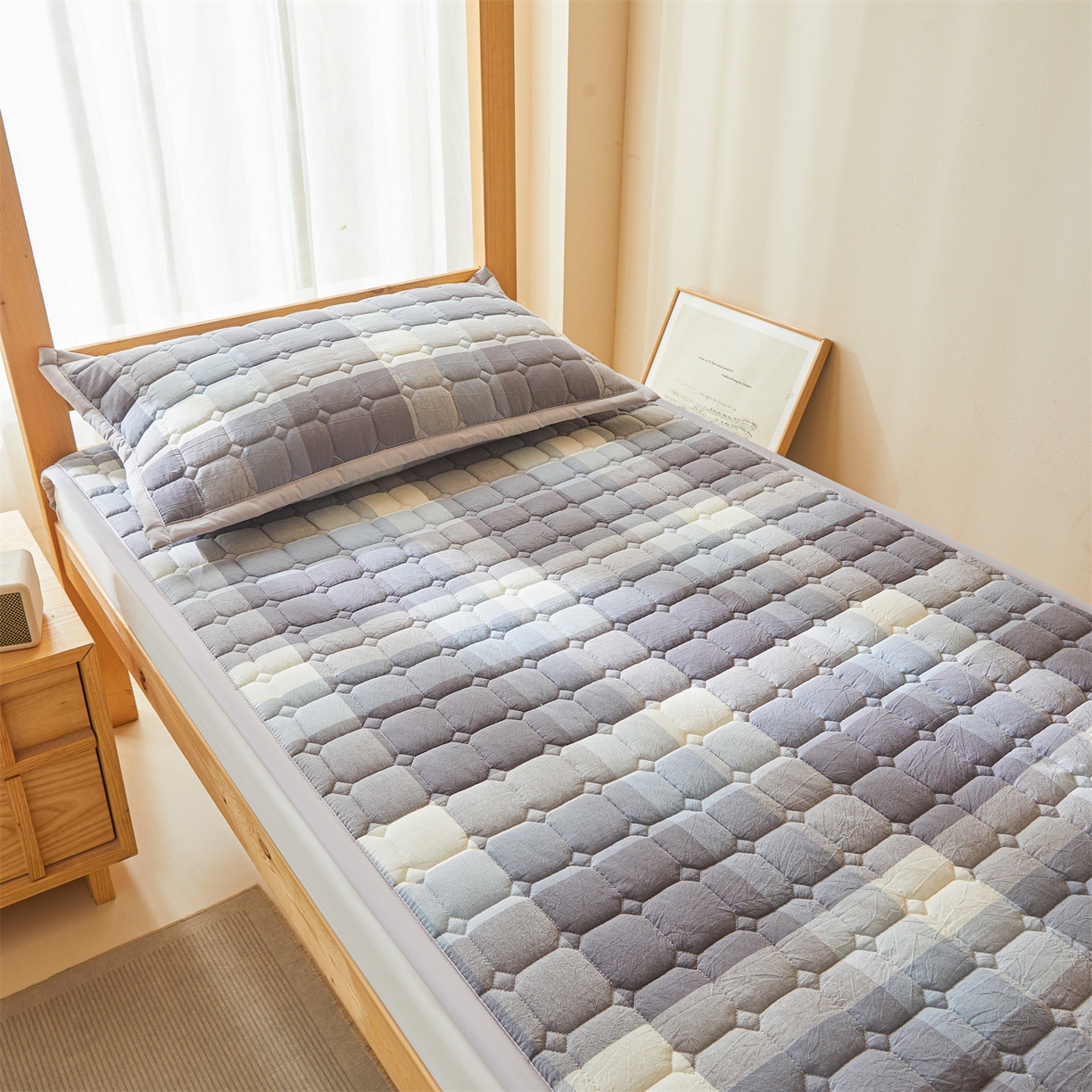 91家纺网 家纺一手货源 找家纺 （总）恒爱家纺 2025新款全棉印花格子床垫