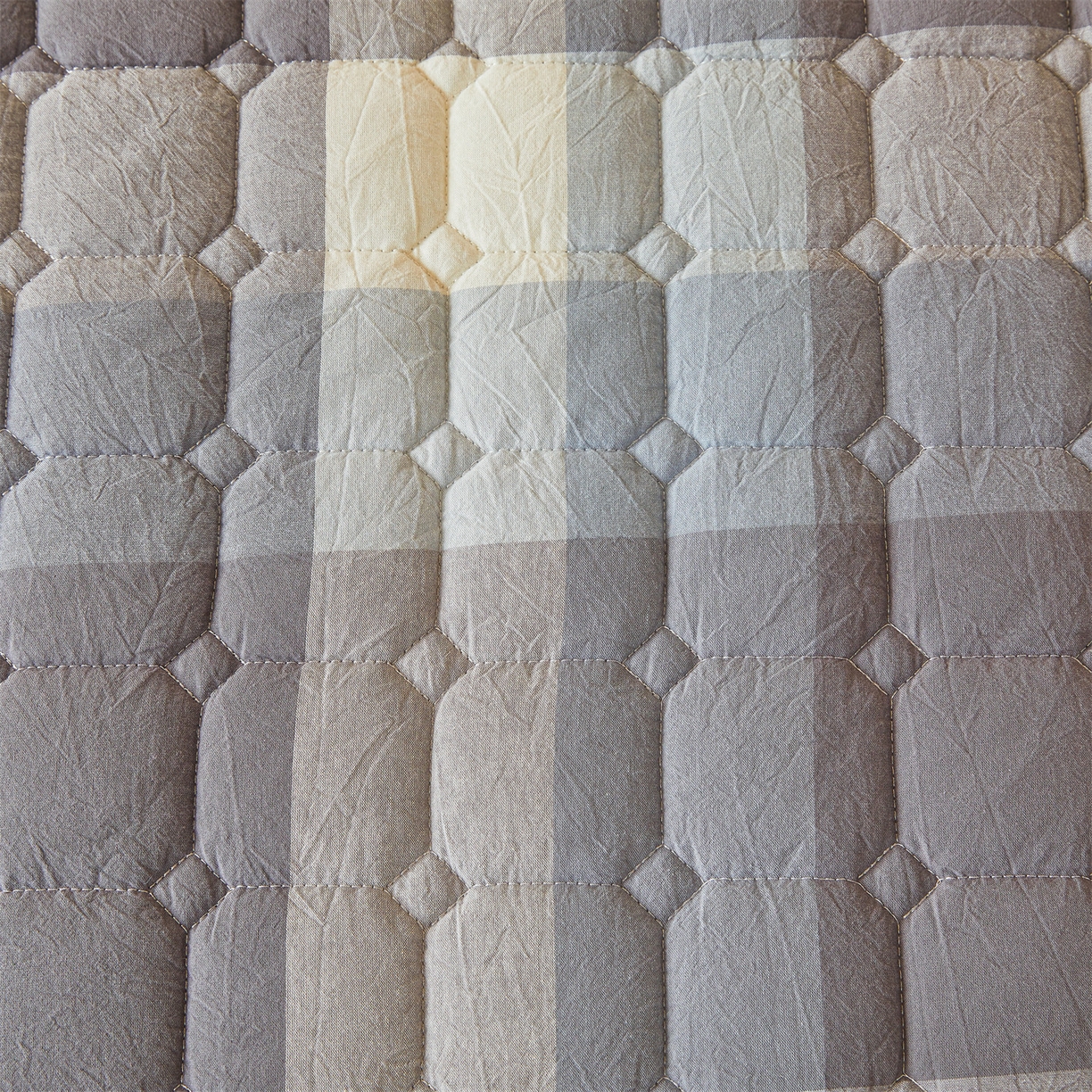 91家纺网 家纺一手货源 找家纺 （总）恒爱家纺 2025新款全棉印花格子床垫