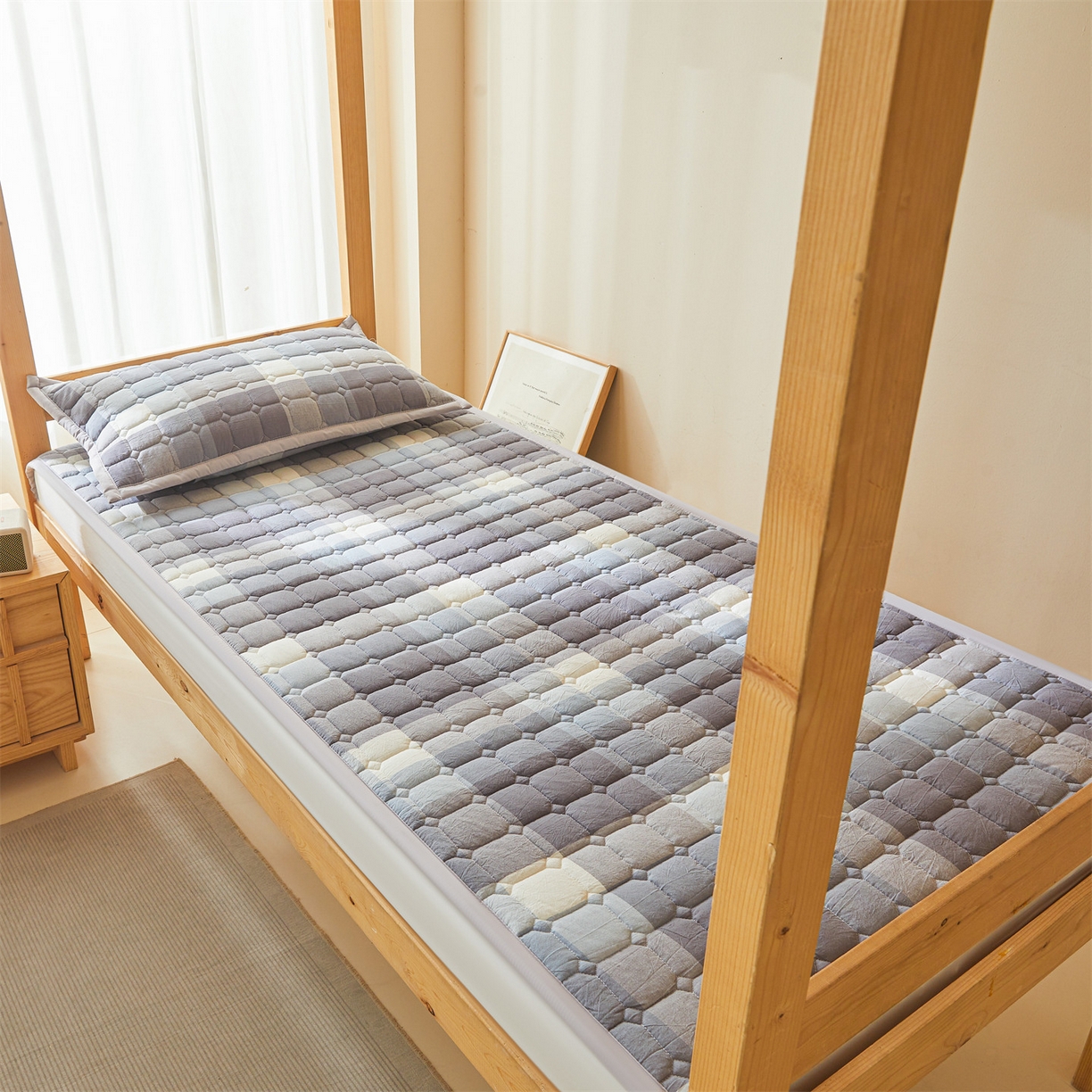 91家纺网 家纺一手货源 找家纺 （总）恒爱家纺 2025新款全棉印花格子床垫