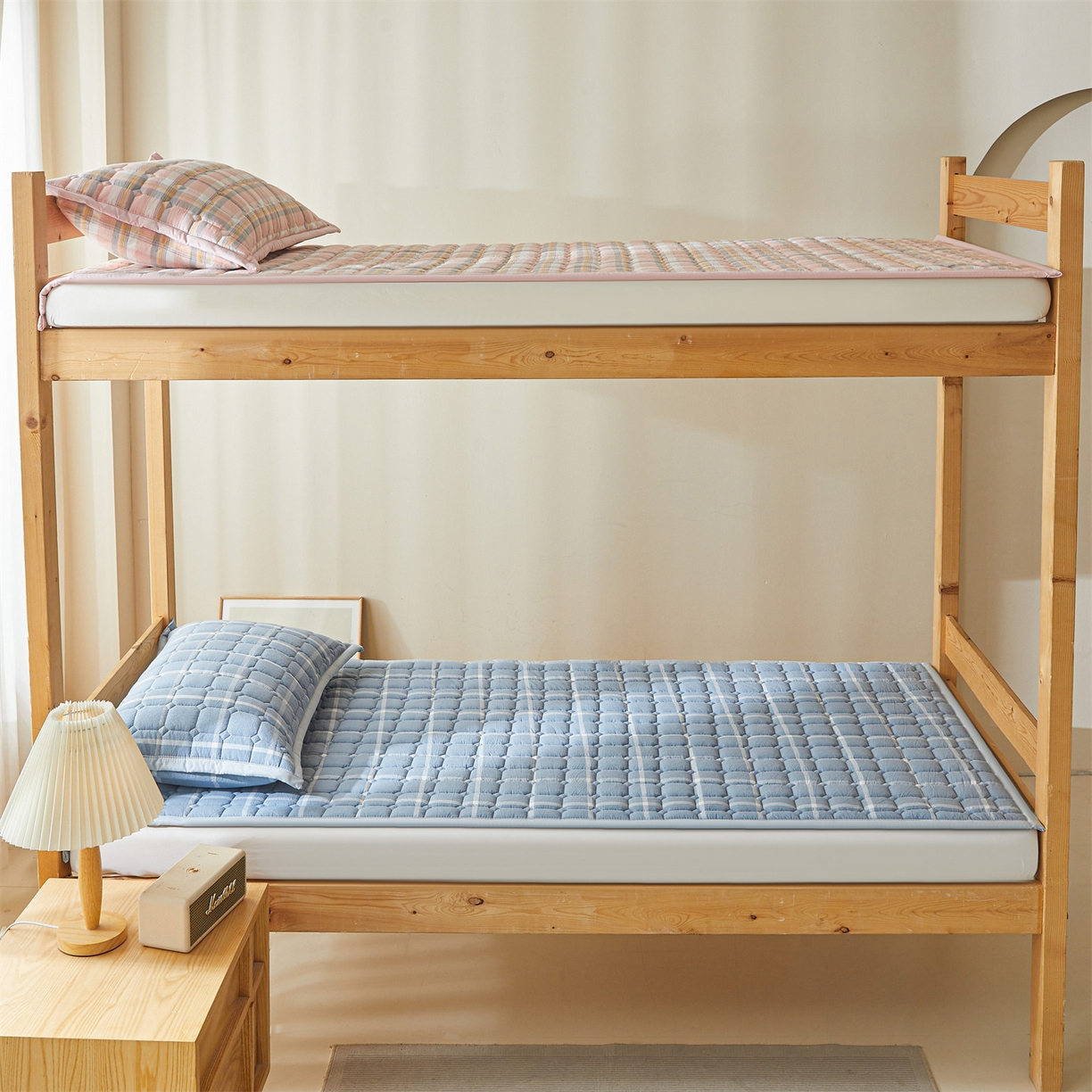 91家纺网 家纺一手货源 找家纺 恒爱家纺 2025新款全棉印花格子床垫 蓝灰中格