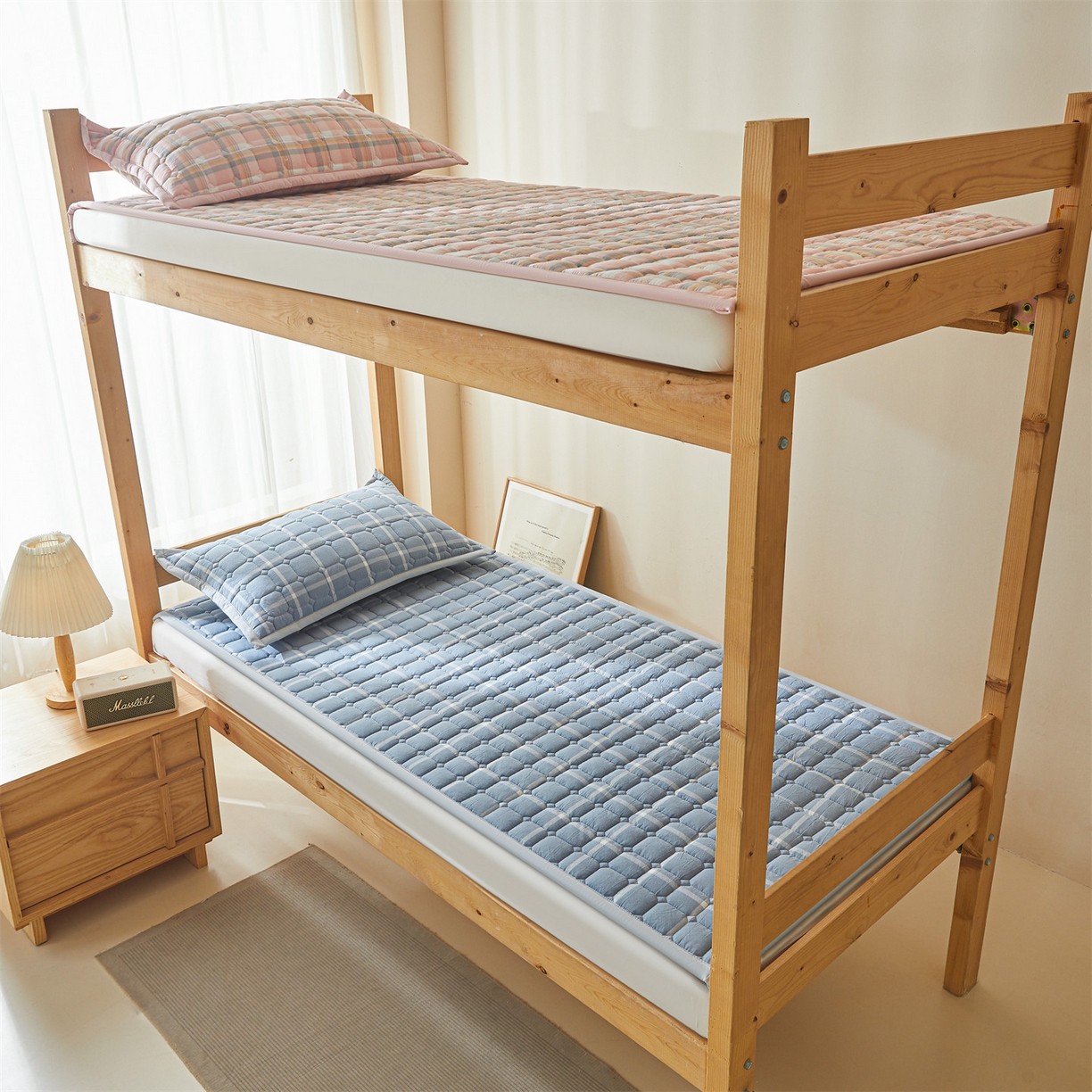 91家纺网 家纺一手货源 找家纺 恒爱家纺 2025新款全棉印花格子床垫 蓝灰中格