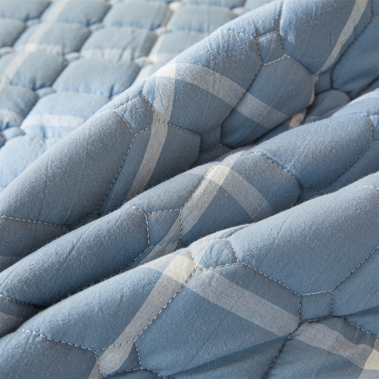 91家纺网 家纺一手货源 找家纺 恒爱家纺 2025新款全棉印花格子床垫 蓝灰中格