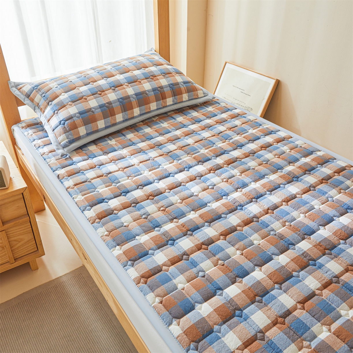 91家纺网 家纺一手货源 找家纺 恒爱家纺 2025新款全棉印花格子床垫 蓝咖格