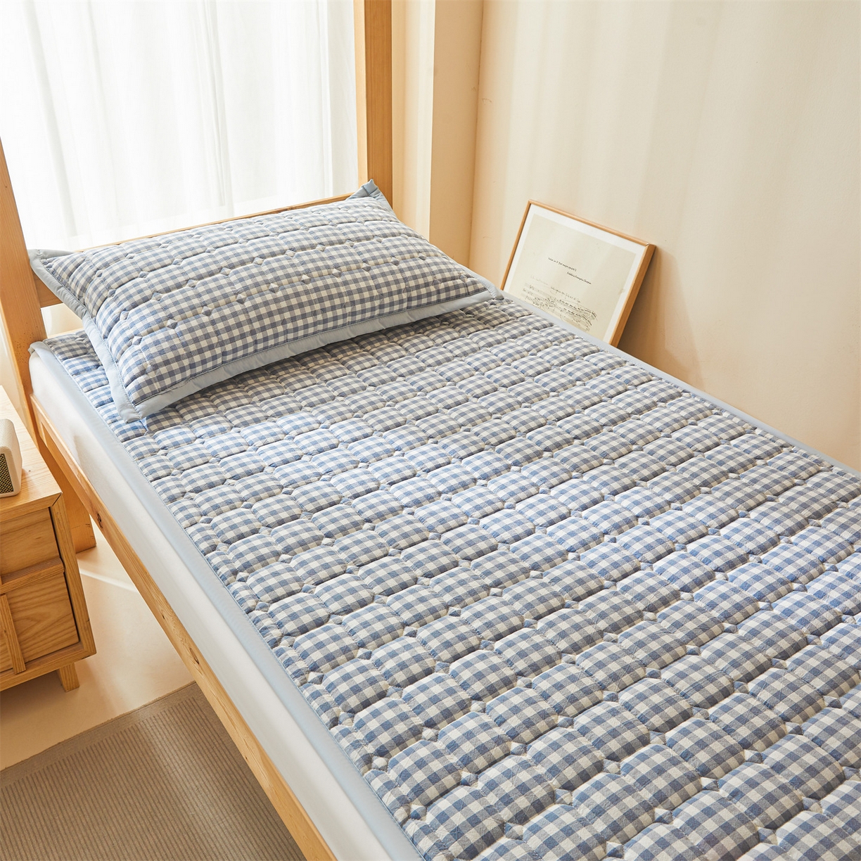 91家纺网 家纺一手货源 找家纺 恒爱家纺 2025新款全棉印花格子床垫 蓝小格