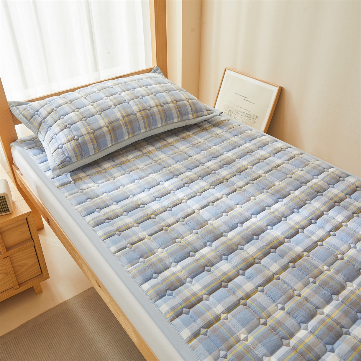 91家纺网 家纺一手货源 找家纺 恒爱家纺 2025新款全棉印花格子床垫 莫尼-蓝