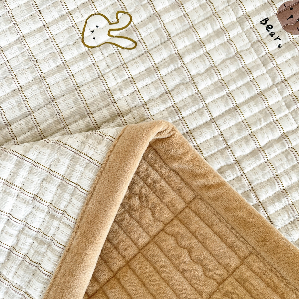 91家纺网 家纺一手货源 找家纺 恒爱家纺 2025新款学生季全棉宝宝绒双面款床护垫 安睡宝