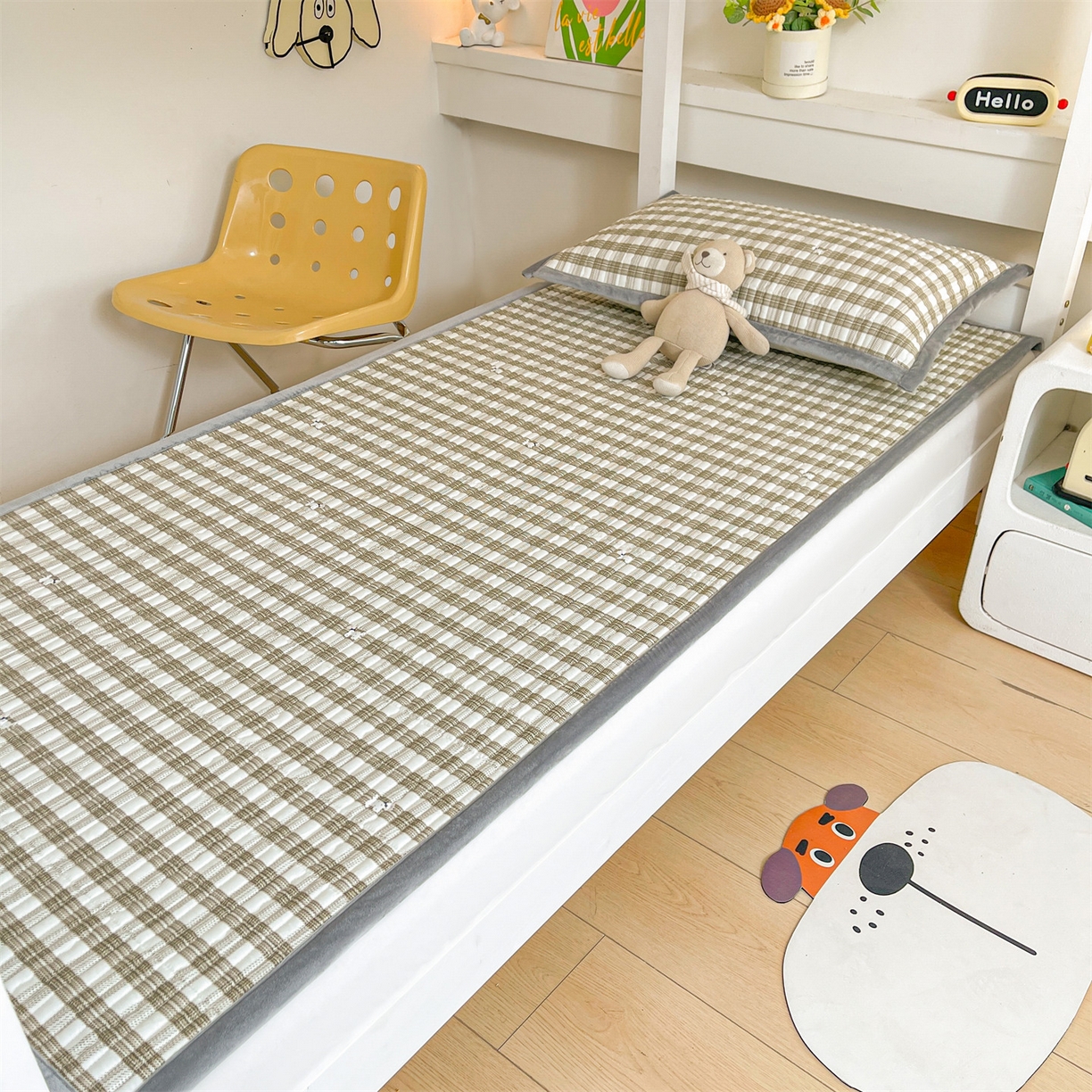 91家纺网 家纺一手货源 找家纺 恒爱家纺 2025新款学生季全棉宝宝绒双面款床护垫 斑点狗狗