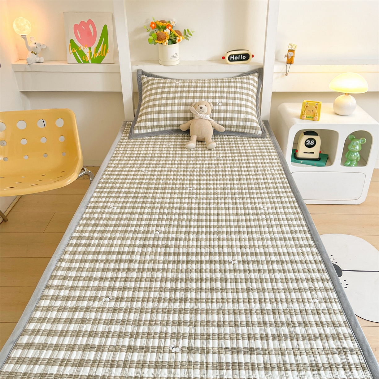 91家纺网 家纺一手货源 找家纺 恒爱家纺 2025新款学生季全棉宝宝绒双面款床护垫 斑点狗狗